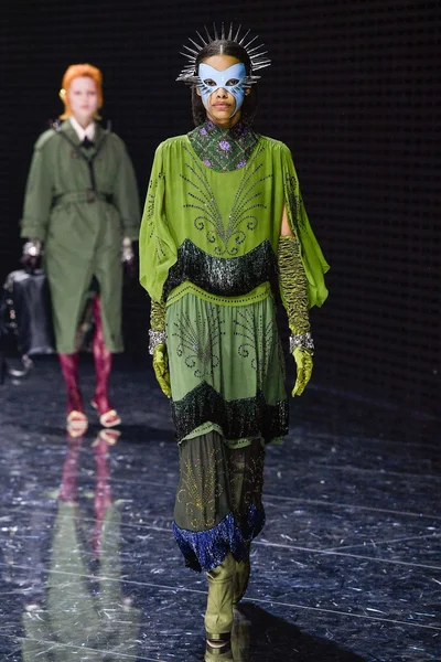 Look 38